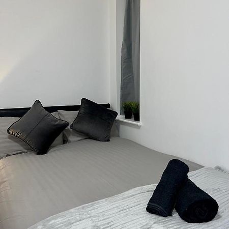 Leisure Studio Flat In Golders Green Лондон Экстерьер фото