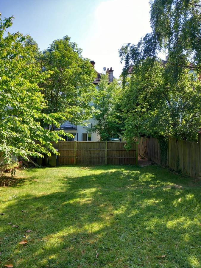 Leisure Studio Flat In Golders Green Лондон Экстерьер фото