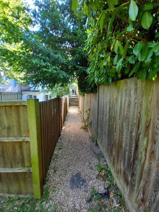 Leisure Studio Flat In Golders Green Лондон Экстерьер фото